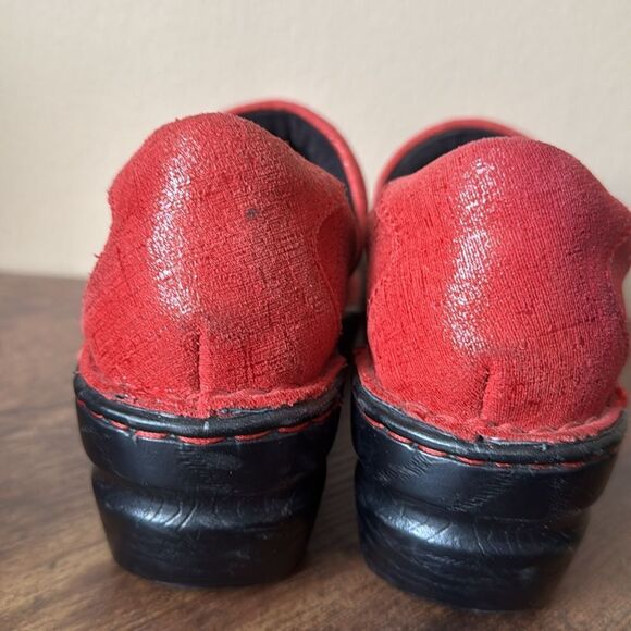 NWOB: BOC Born Concept Red Casual Textured Slip on Clogs Women's Size 9 - Picture 5 of 11
